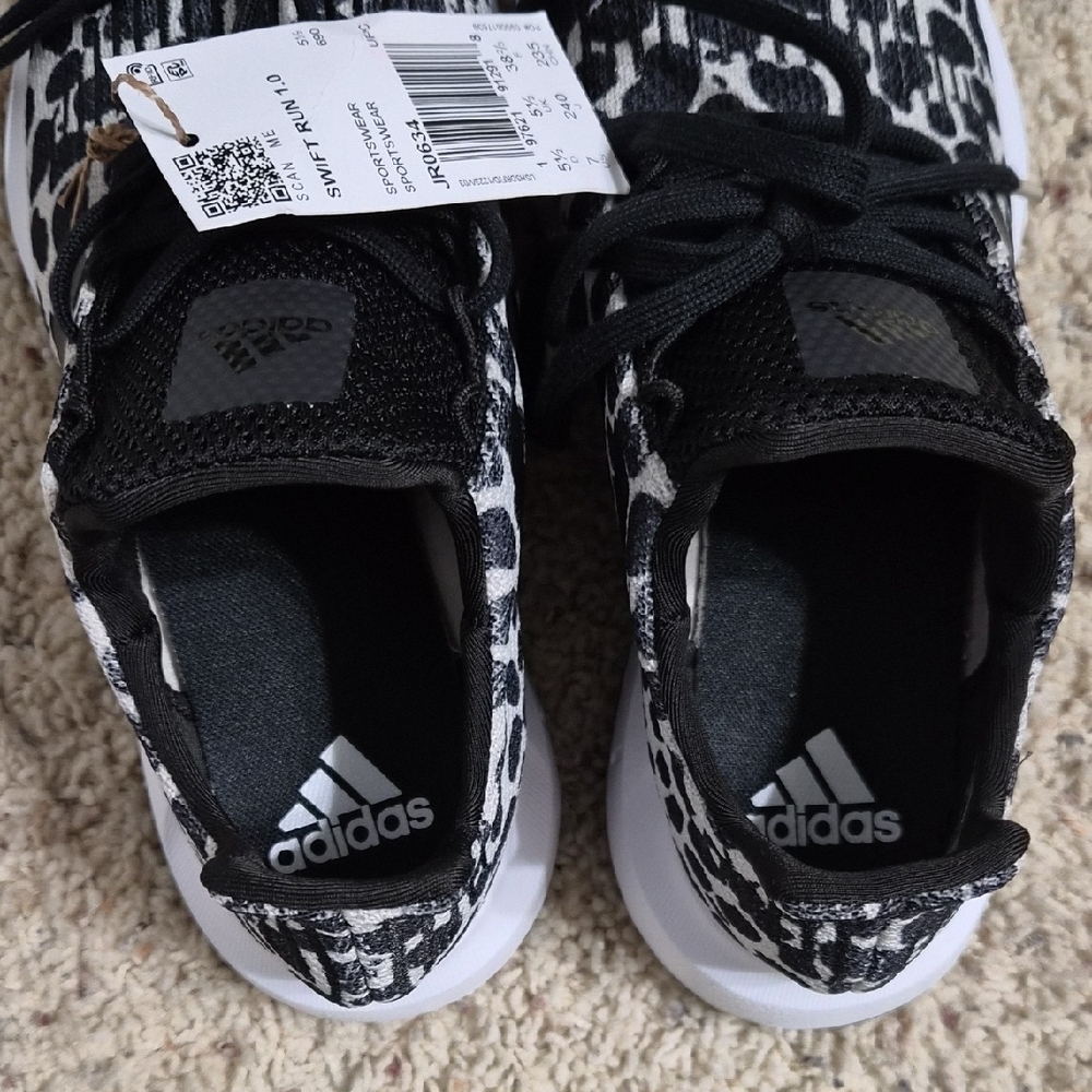 Adidas Black and Grey Patterned Swift Run 1.0 Sneakers Size 7 NWT - Picture 3 of 14